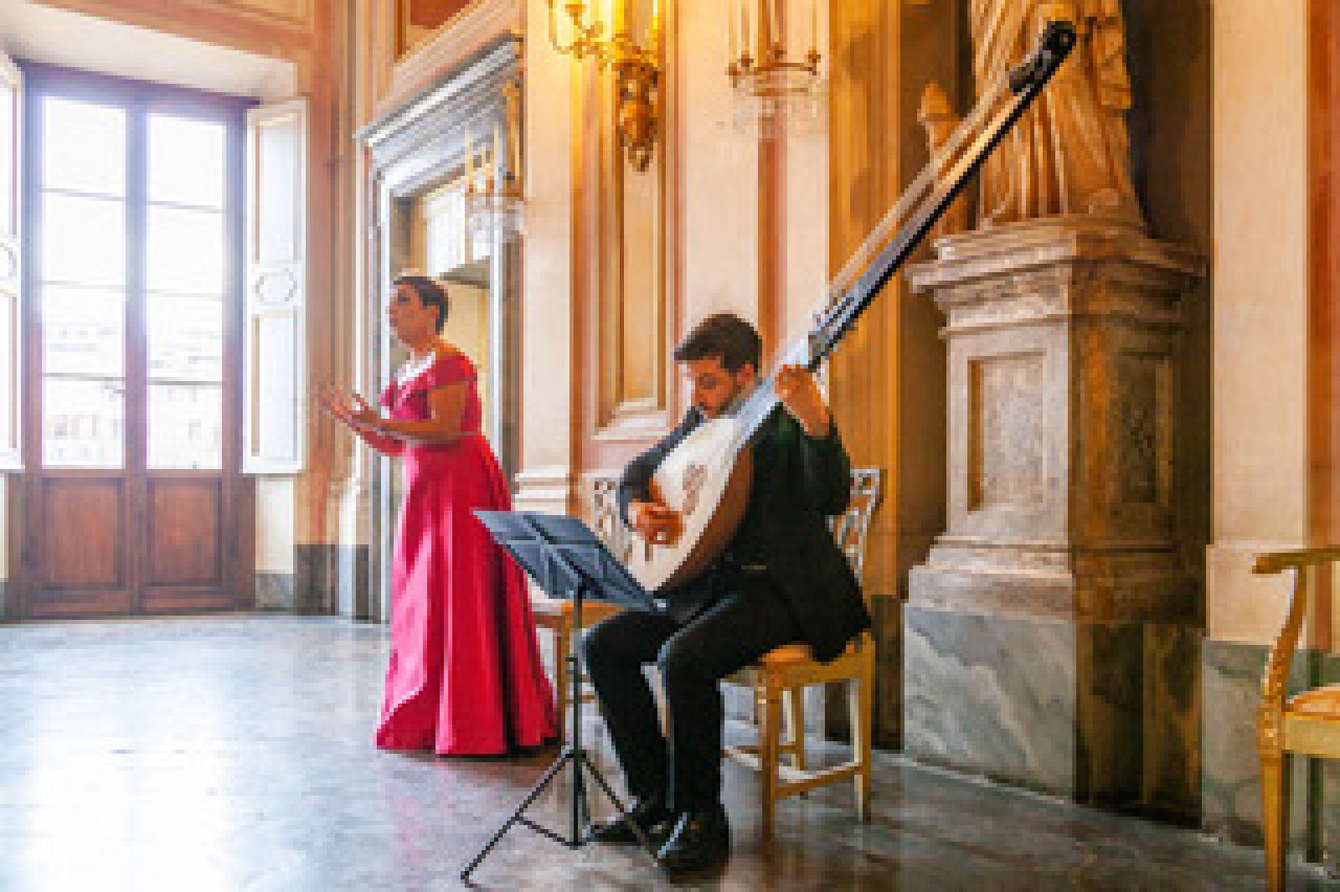 Siena: Concierto de Ópera Íntimo y Tour en la Piazza del Campo