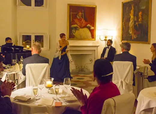 Opera Dinner, Dining During an Opera Interlude