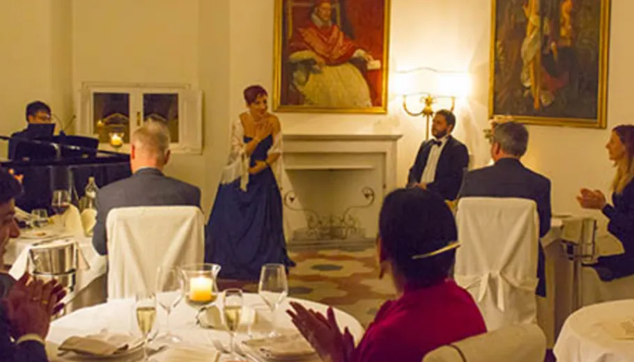 Opera Dinner, Dining During an Opera Interlude